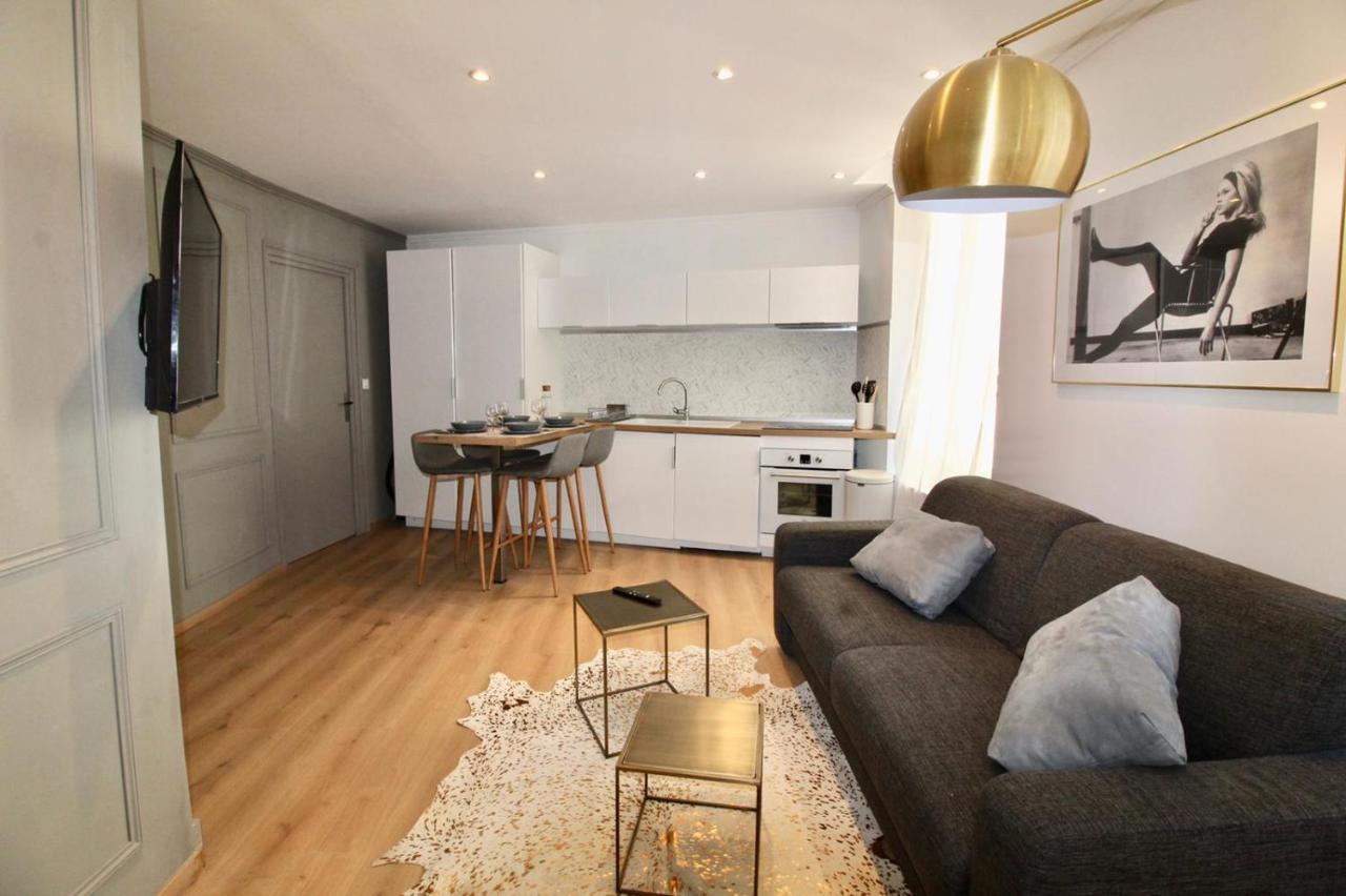 Lovely Apartment Heart Of Golden Square Fiber Wifi 니스 외부 사진