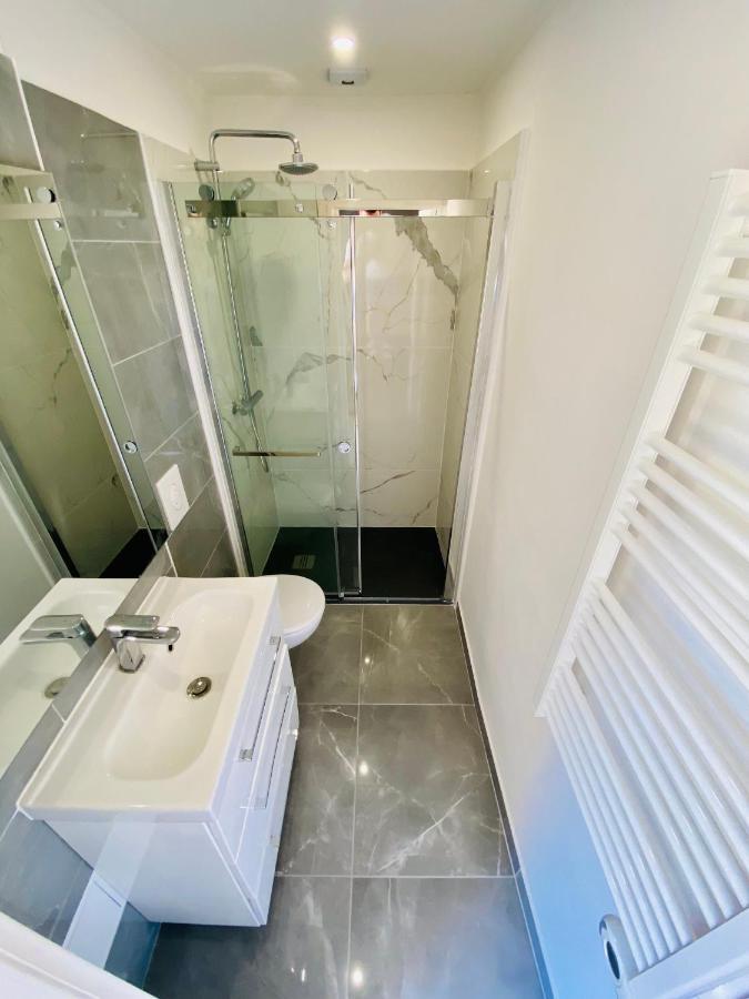 Lovely Apartment Heart Of Golden Square Fiber Wifi 니스 외부 사진