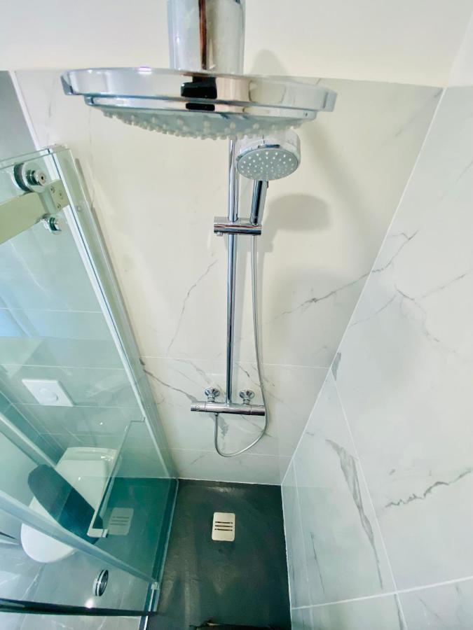 Lovely Apartment Heart Of Golden Square Fiber Wifi 니스 외부 사진
